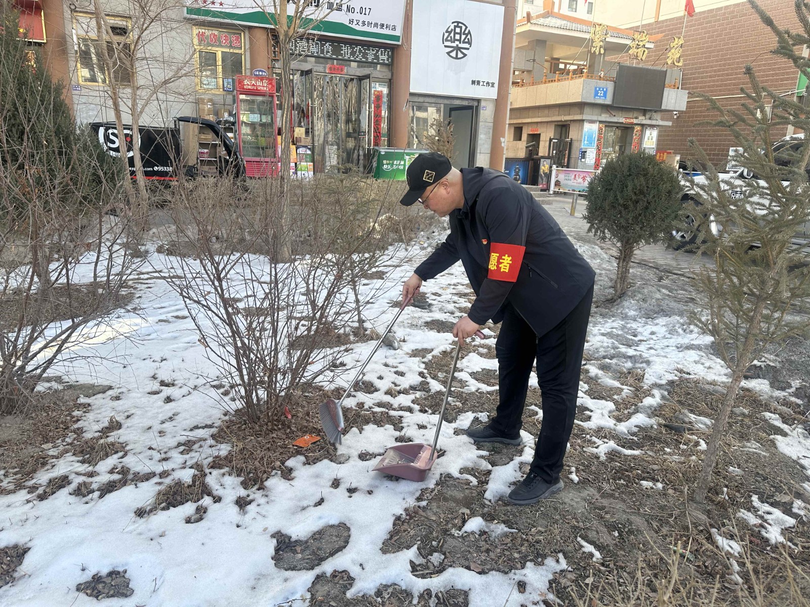 【“三抓三促”進行時】黨建引領志愿紅 學習雷鋒助人樂